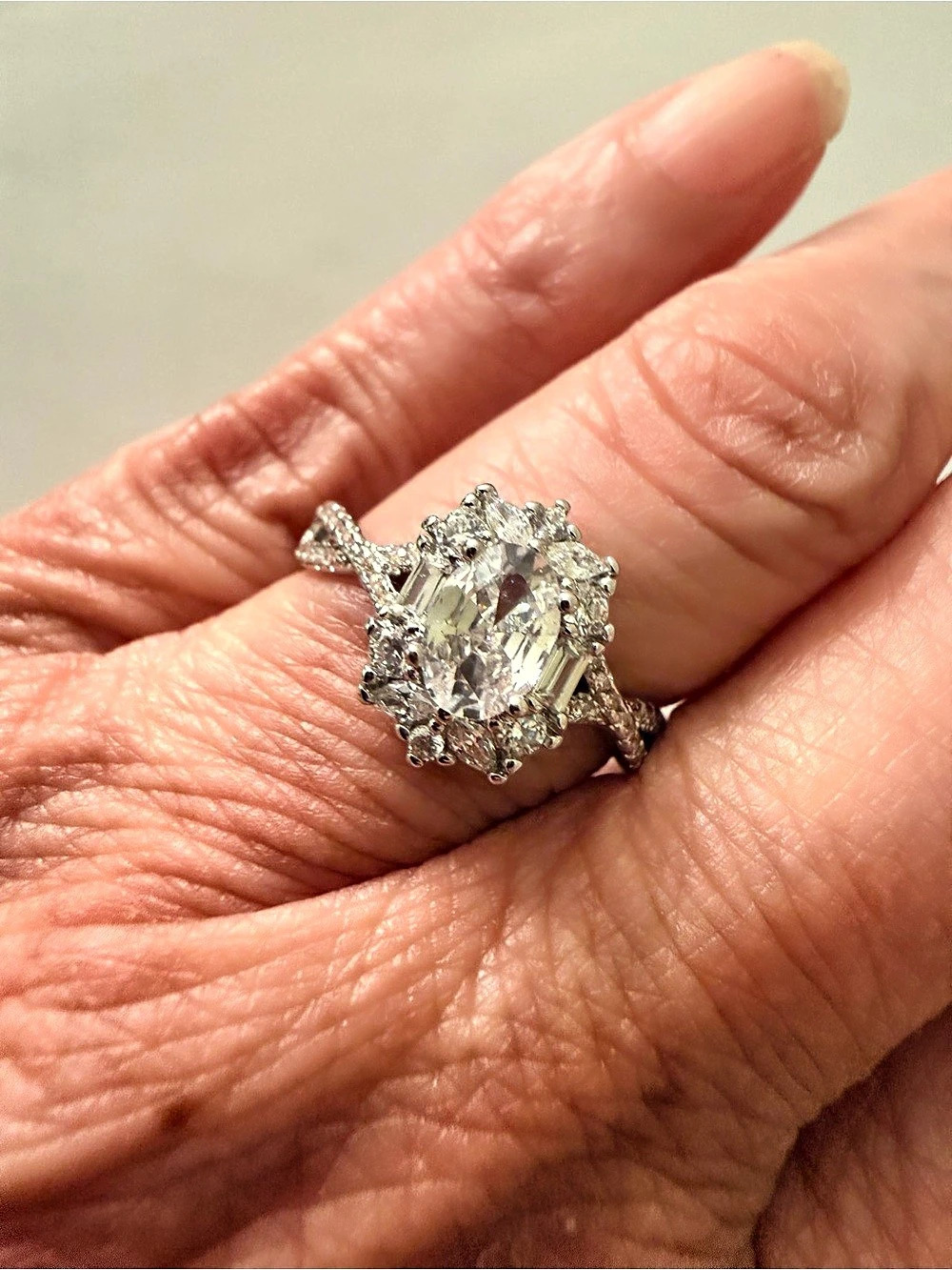 Oval Stone Halo Ring in Silver Like New